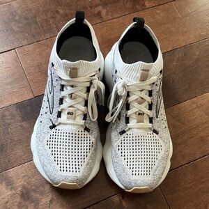 Brooks Glycerin White and Black Athletic Shoes